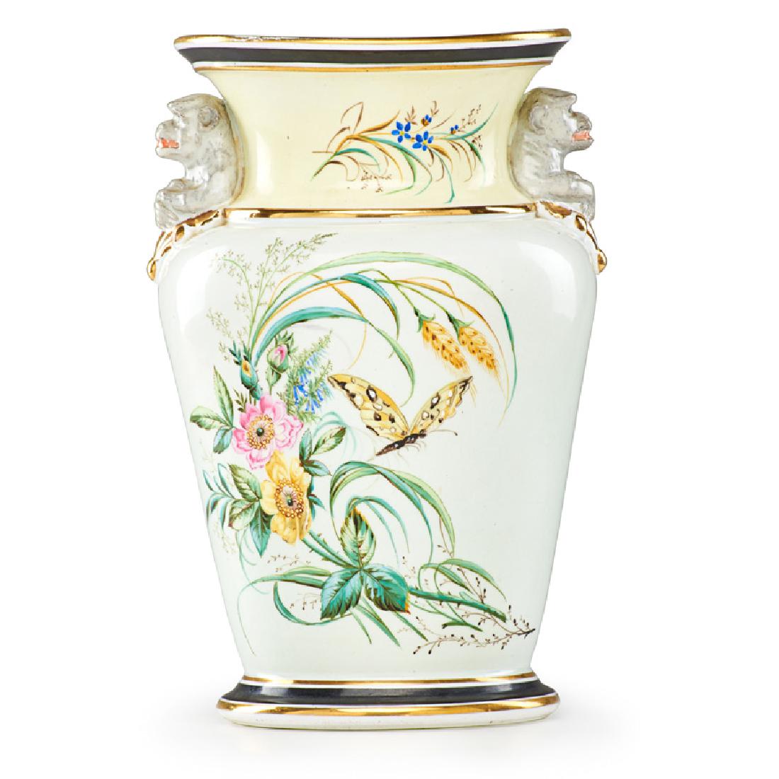 UNION PORCELAIN WORKS Vase with monkeys (1 of 3)