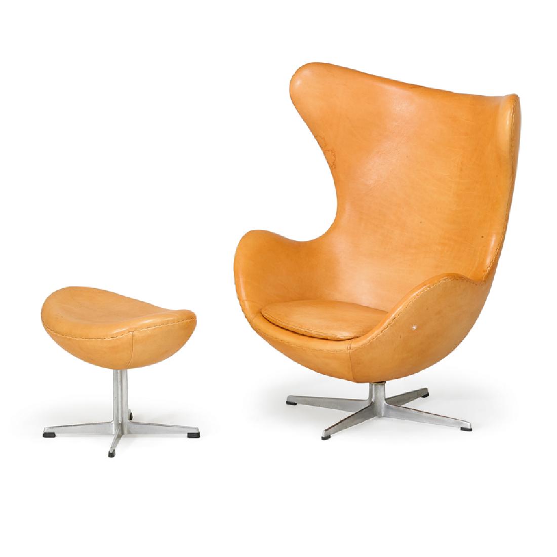 ARNE JACOBSEN  FRITZ HANSEN Egg chair and ottoman (1 of 7)