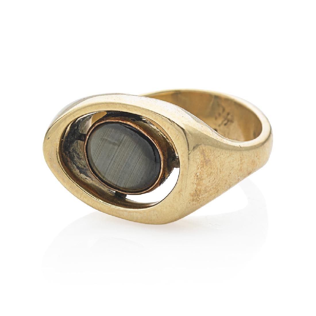 MODERNIST BLACK STAR SAPPHIRE & YELLOW GOLD RING (1 of 1)
