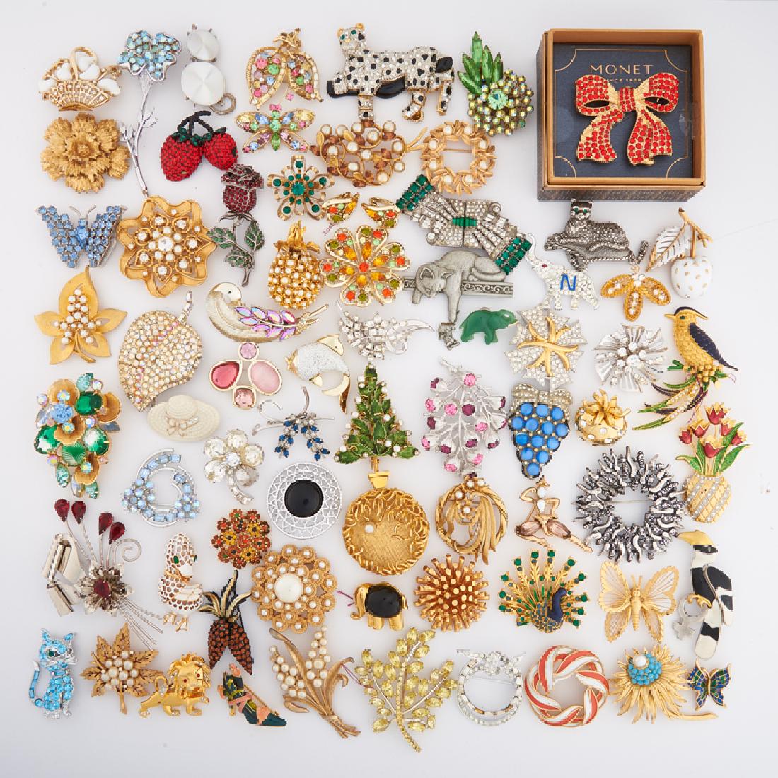 COLLECTION OF MOSTLY DESIGNER COSTUME BROOCHES (1 of 1)