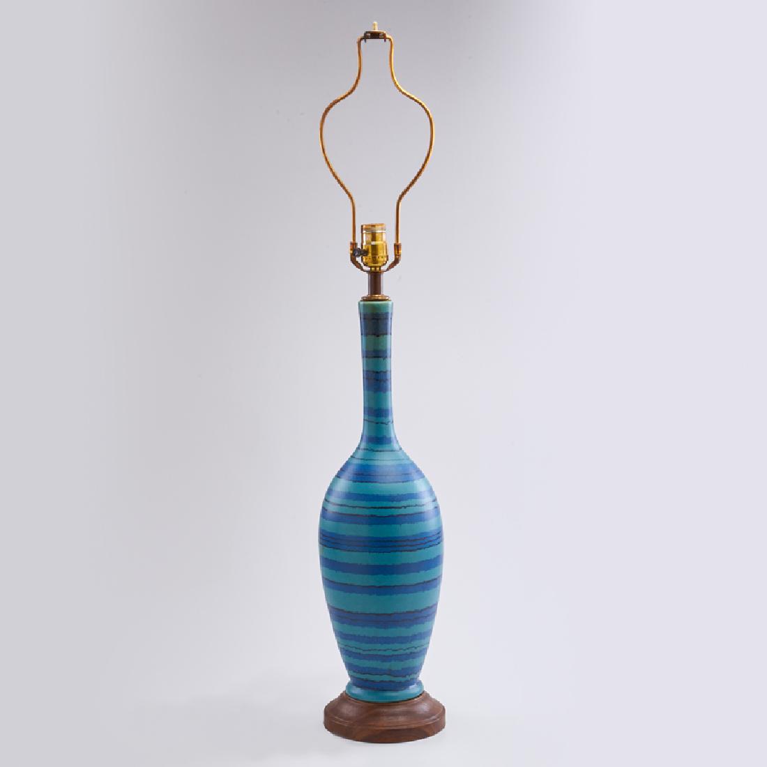 FONG CHOW; GLIDDEN: Vasiform table lamp from the "Gulfstream" line, USA, mid 20th c. Glazed stoneware, grain-painted metal, brass fittings No visible marks 36" x 6" dia.