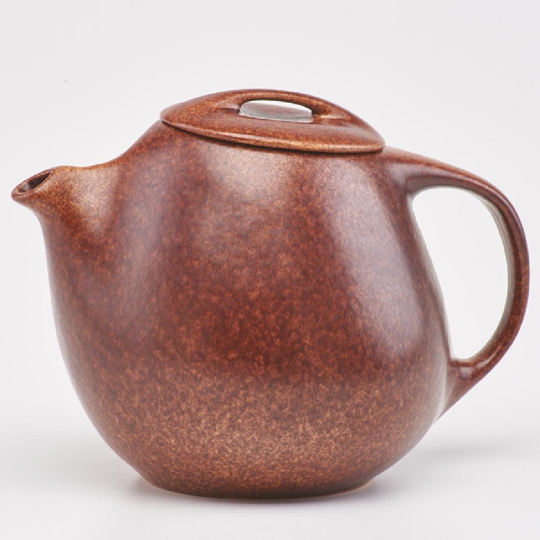 BEN SEIBEL/ RAYMOR; ROSEVILLE: Teapot, model no. 174, Cincinnati, OH, ca. 1950s Glazed ceramic Raised marks 6" x 6 1/4" x 9 1/4"