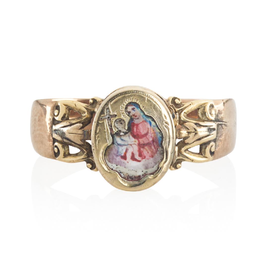 EARLY 20TH C. ENAMELED MOTHER & CHILD GOLD LOCKET RING: A hinged yellow gold panel enameled with The Virgin Mary and Jesus, opens to reveal a chamber, between scrolling open form shoulders. 10k. Size 9 1/2. 1.7 dwt.
