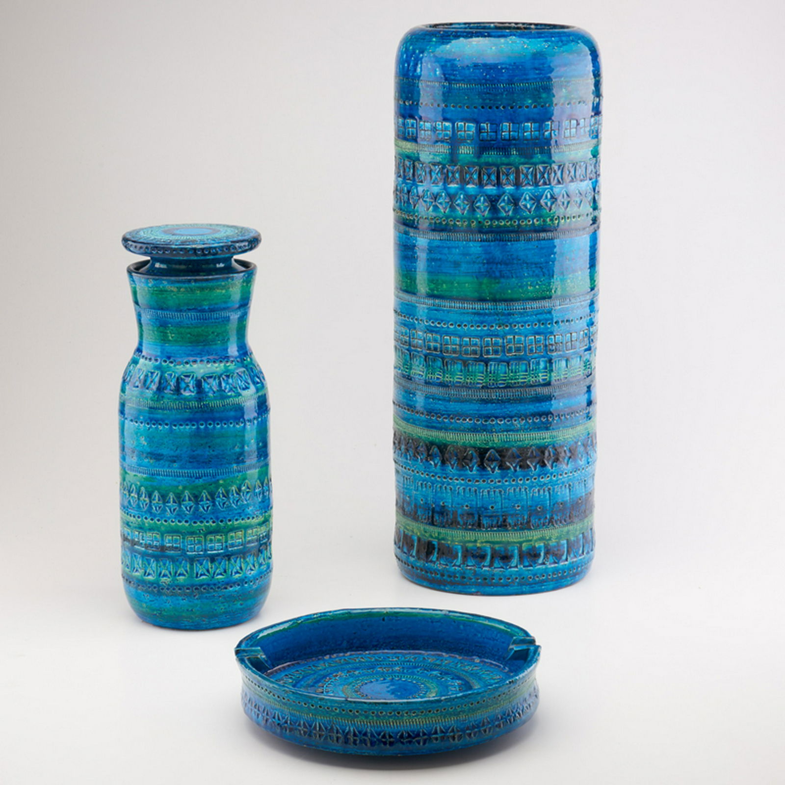 ALDO LONDI; BITOSSI/RAYMOR: Three large pieces with overall geometric design: floor vase, lidded vessel, and cigar ash tray, Italy, mid-20th c. Glazed stoneware Floor vase: marked ITALY 4006, with Raymor retail sticker, lidded v