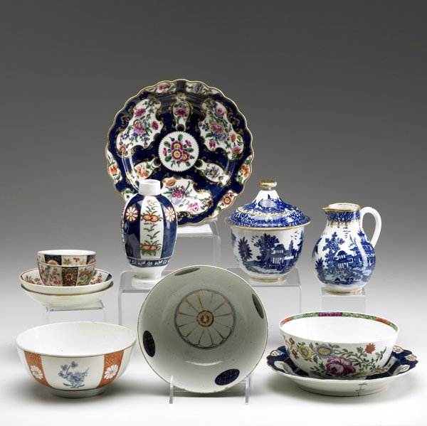 WORCESTER Twelve assorted Dr. Wall pieces: WORCESTER Twelve assorted Dr. Wall pieces: pitcher and matching sugar bowl, three bowls, two plates, two handle-less cups and saucers and a cabinet vase, ca. 1760-1780. Tallest: 5 1/2''