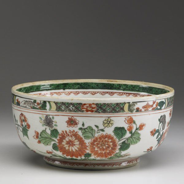 CHINESE EXPORT Deep bowl: CHINESE EXPORT Deep bowl with floral decoration, 19th C. 4 1/4'' x 9 1/4'' dia.