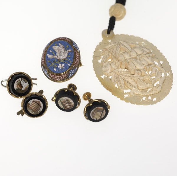 MICROMOSAIC & CHINESE EXPORT JEWELRY: MICROMOSAIC & CHINESE EXPORT JEWELRY Ca. 1900. Four scenic fine micromosaic buttons (two with later screwback earring findings); micromosaic brooch depicts a dove on a blue ground, GF; delicate mother