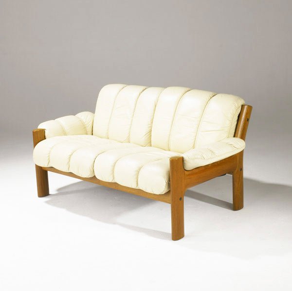 J.E. EKORNIES (Norway) Settee in leather : J.E. EKORNIES (Norway) Settee in leather on sculpted teak frame. Ekornies foil label. 30'' x 59'' x 33''