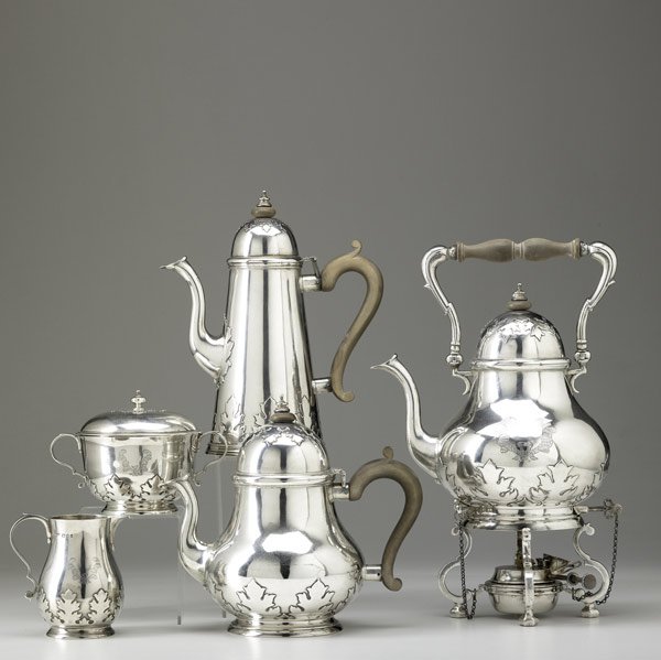 CRICHTON BROS. SILVER CUT CARD WORK COFFEE SERVICE: CRICHTON BROS. SILVER CUT CARD WORK COFFEE SERVICE London, 1920. Five substantial pieces in the Queen Anne style. Pear-shaped kettle on stand (13'' above finial); teapot (9 1/4'' above finial); cream 