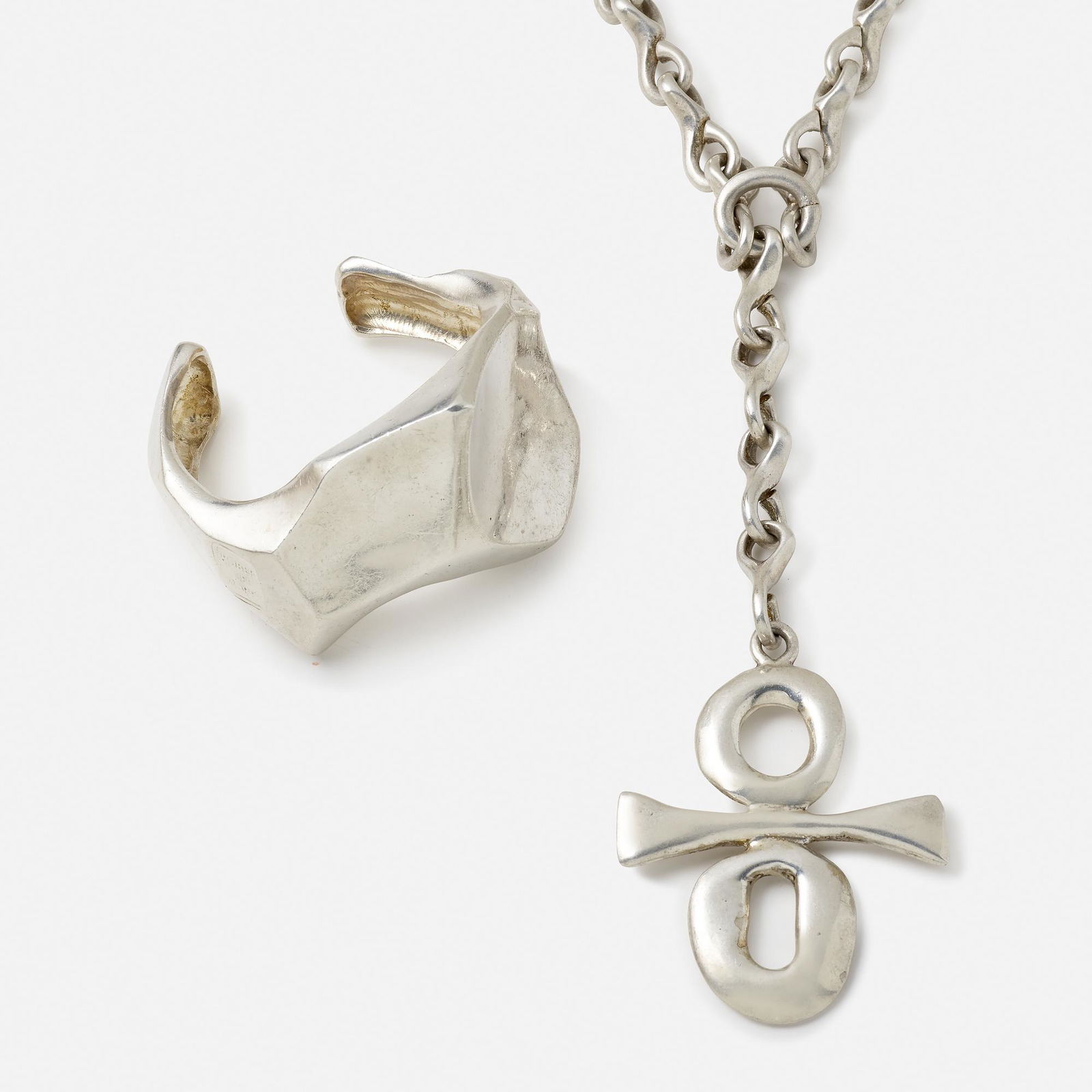 Robert Lee Morris, Necklace and cuff bracelet: Robert Lee Morris Necklace and cuff bracelet The cuff bracelet of brutalist design, with a long pendant necklace Silver Bracelet signed Robert Lee Morris Inner circ. 6 1/2 ins, necklace 26 ins; G