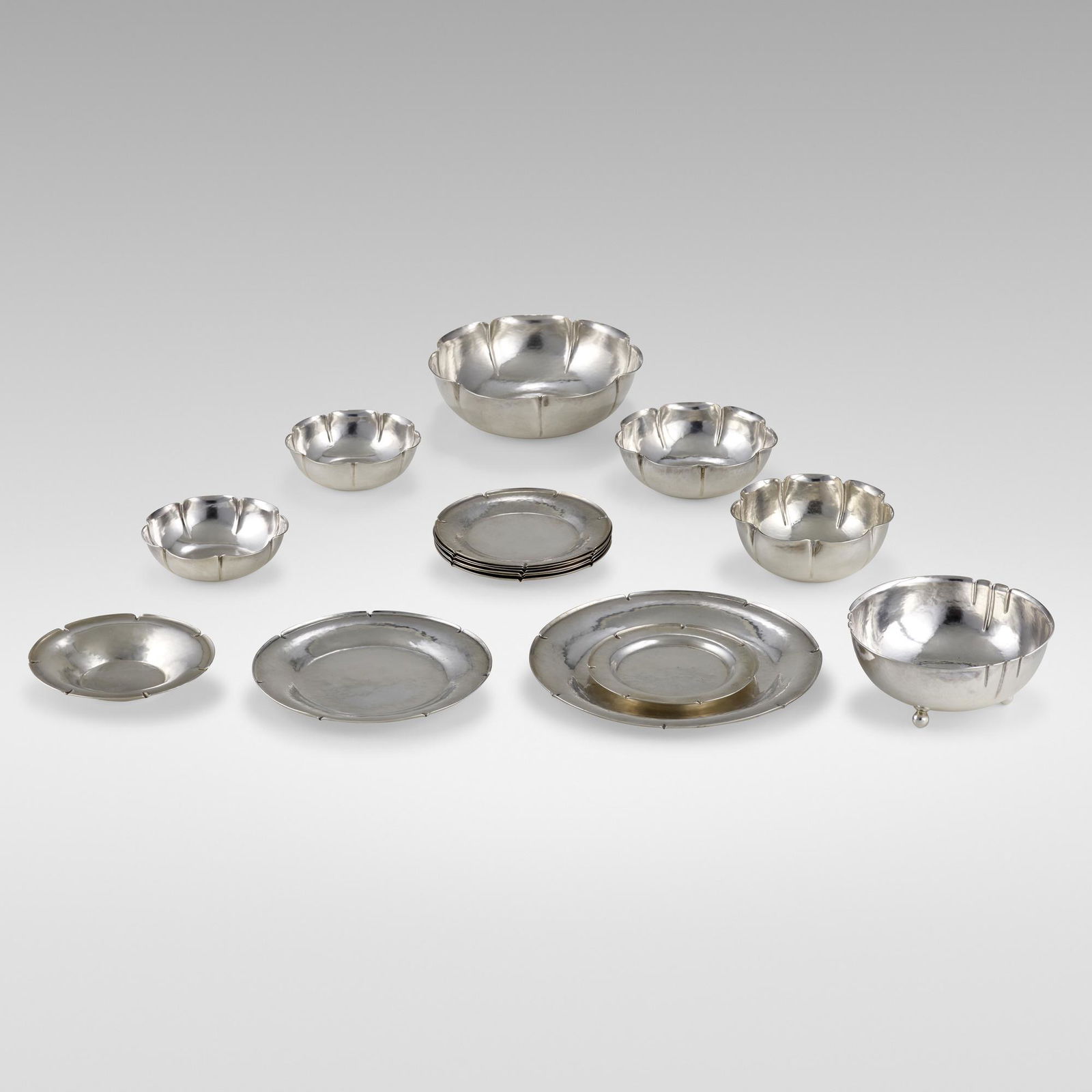 Joel F. Hewes, Collection of sixteen plates and bowls (1 of 2)