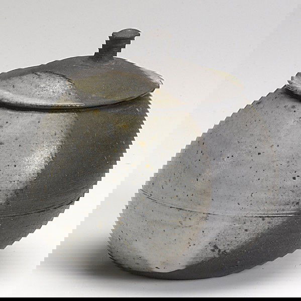 JANET LEACH: JANET LEACH; Covered stoneware jar; Impressed mark; 6 1/2'' x 6'' dia.