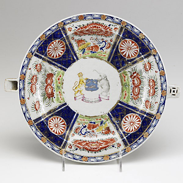 CHINESE EXPORT: CHINESE EXPORT; Hot water plate with Imari palette, the center with a leopard and elephant, for the Raj market, ca. 1800; 9 3/4'' dia.