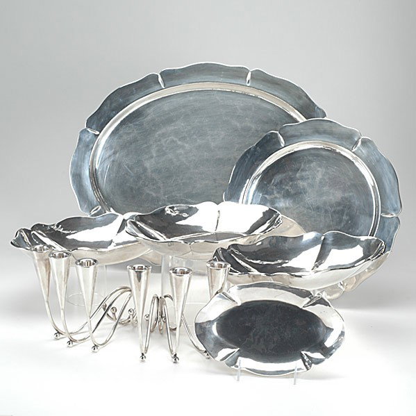 SALVADOR DE LA SERNA MEXICAN SILVER TABLEWARE: SALVADOR DE LA SERNA MEXICAN SILVER TABLEWARE ca. 1960. serving tray, charger and four bowls, eagle mark 24; pair of three light candelabra. 197 OT, Largest 21 5/8'' x 16 3/4''