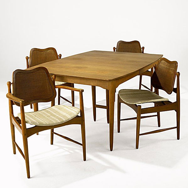 ARNE VODDER: ARNE VODDER; Teak dining table with two leaves and four chairs, two arm- and two side-; Table: 29'' x 60'' x 44'', armchair: 32'' x 24'' x 20''