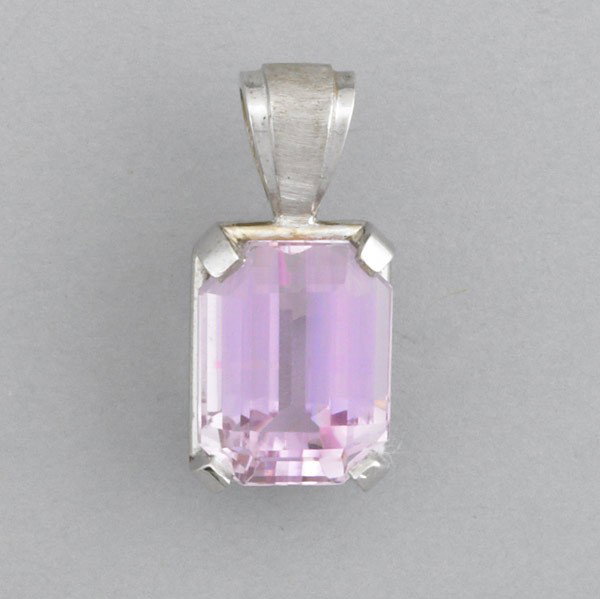 8 CTS. MORGANITE PENDANT: 8 CTS. MORGANITE PENDANT. Rectangular morganite in 18k wg. 7.3 gs. GW, 7/8''