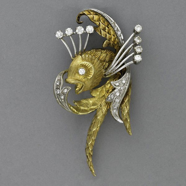 ITALIAN GOLD AND DIAMOND DANCING FISH BROOCH: ITALIAN GOLD AND DIAMOND PLAYFUL FISH BROOCH. Diamonds: approx. .75 ct. TW in 18k yg and wg. 15.8 gs. GW, 1 1/4'' x 1''