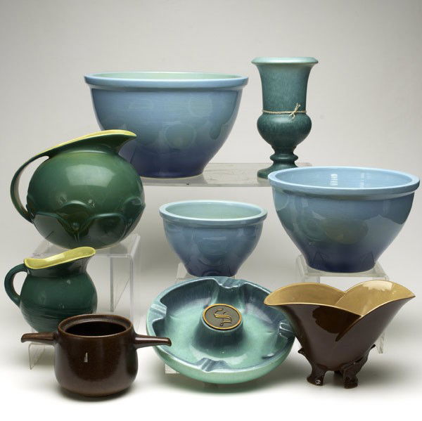 ROSEVILLE: ROSEVILLE; Kitchenware etc.; Rozane urn, two Mayfair pitchers, Raymor casserole, mixing bowls, etc; Some marked; Urn: 8 1/2''