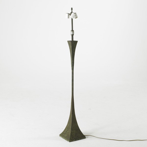 HANSON LAMP CO.: HANSON LAMP CO.; Floor lamp, USA, 1960's; Patinated bronze, plastic and ceramic; Unmarked; 53'' x 8'' sq.