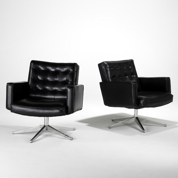 VINCENT CAFIERO; KNOLL ASSOCIATES; Pair of chairs: VINCENT CAFIERO; KNOLL ASSOCIATES; Pair of lounge chairs, USA, 1960s; Leatherette, chromed steel, polished aluminum; Unsigned; 32'' x 29 1/2'' x 32''