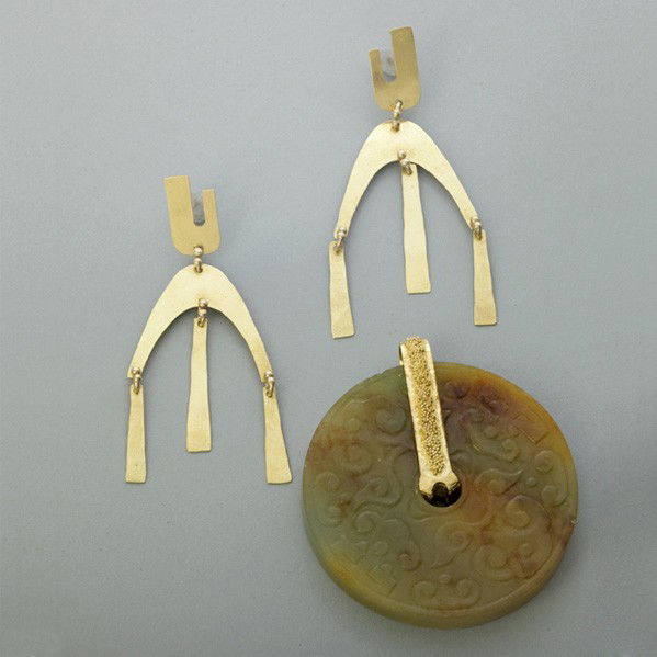 ED WIENER 18K GOLD AND JADE JEWELRY: ED WIENER 18K GOLD AND JADE JEWELRY, ca. 1987. Chandelier boomerang earrings, hammered, marked EW, 2 1/2''; granulated and hammered gold and carved Chinese jade disk pendant, unmarked, 2 1/8''