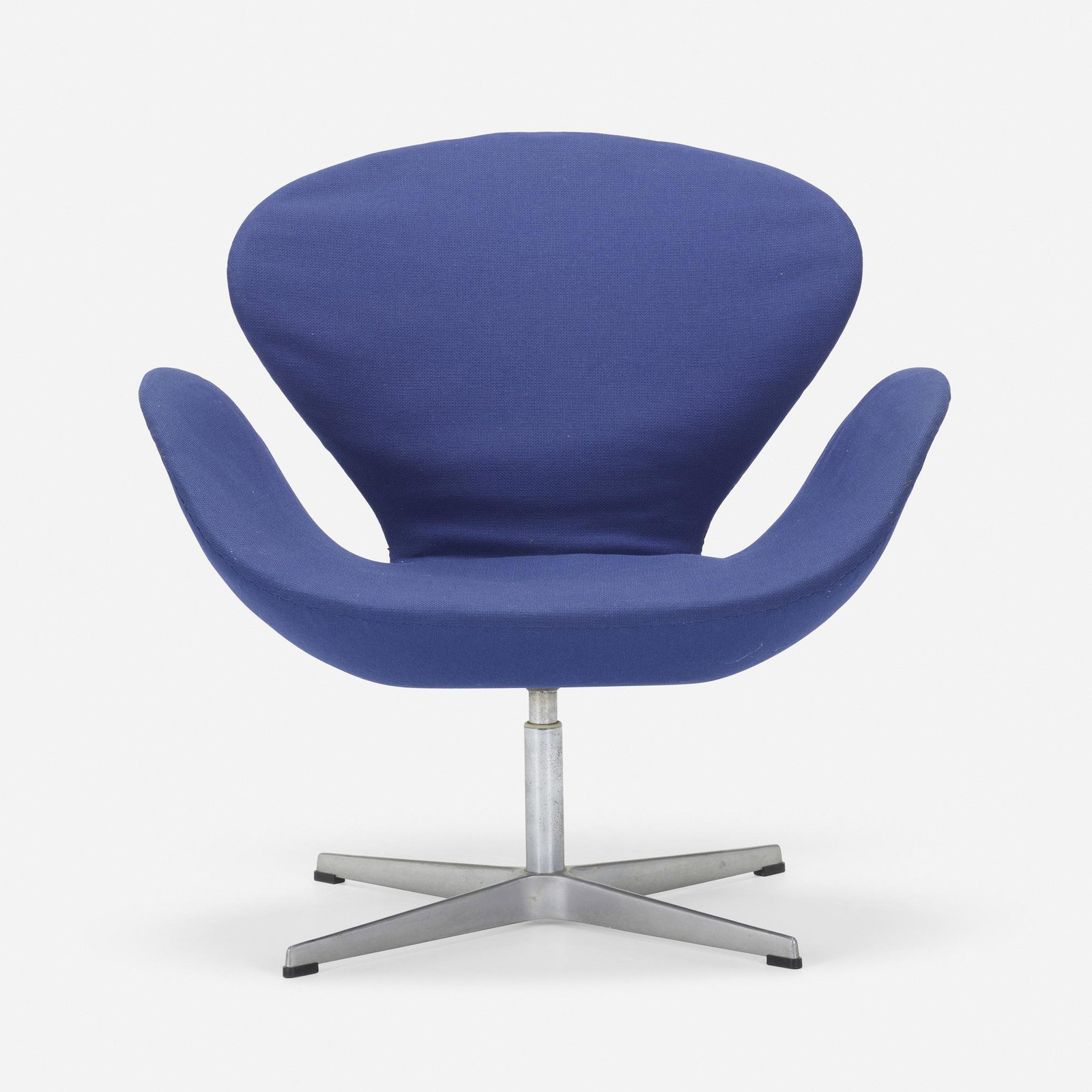 Arne Jacobsen, Swan chair, model 3320 (1 of 5)