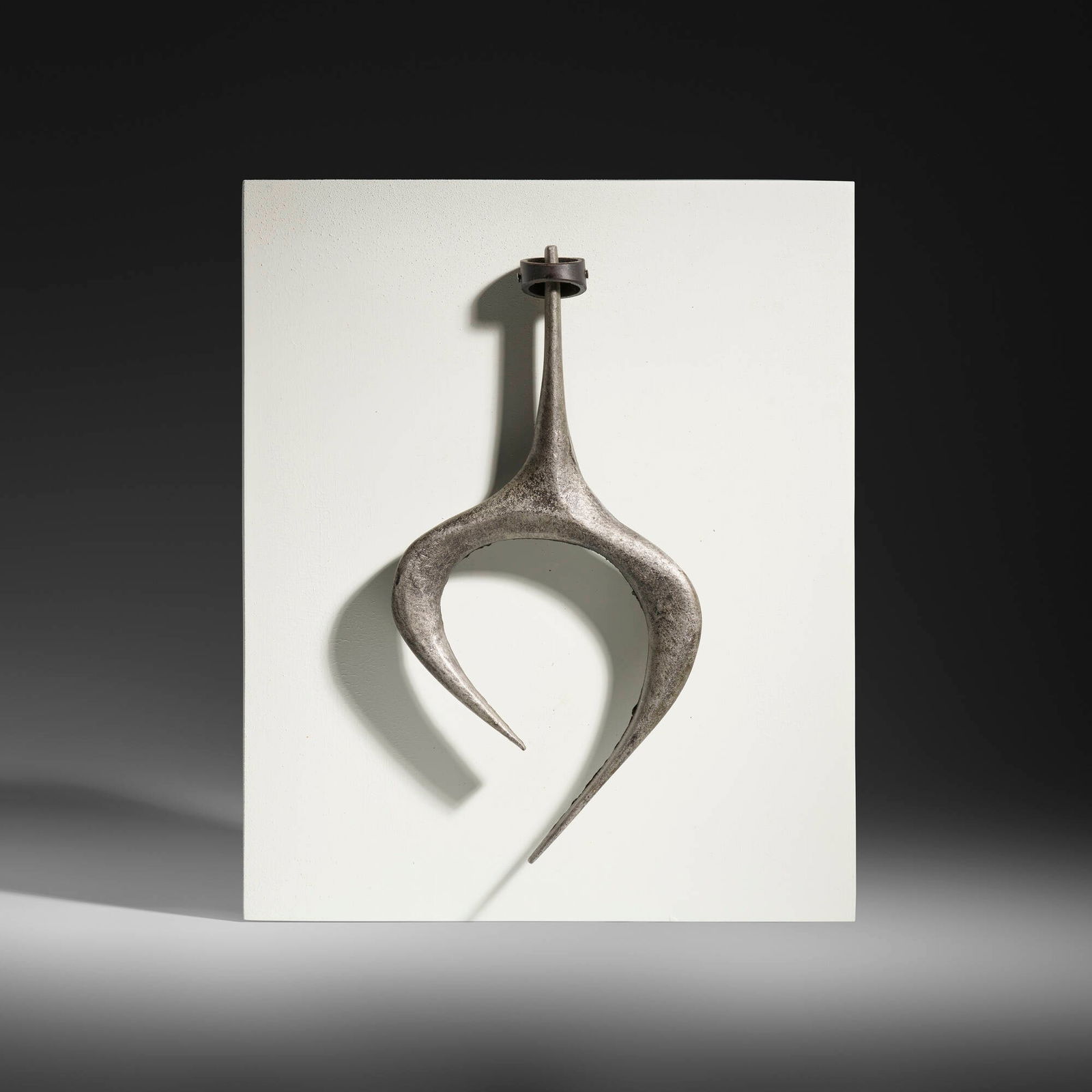 Paul Evans, Rare Argente door knocker: Paul Evans Rare Argente door knocker Paul Evans StudioUSA, c. 1965cast aluminum, steel, painted wood overall: 12 h x 10 w x 1.5 d in (30 x 25 x 4 cm) 10 h x 5 w x 1 d in (25 x 13 x 3 cm)