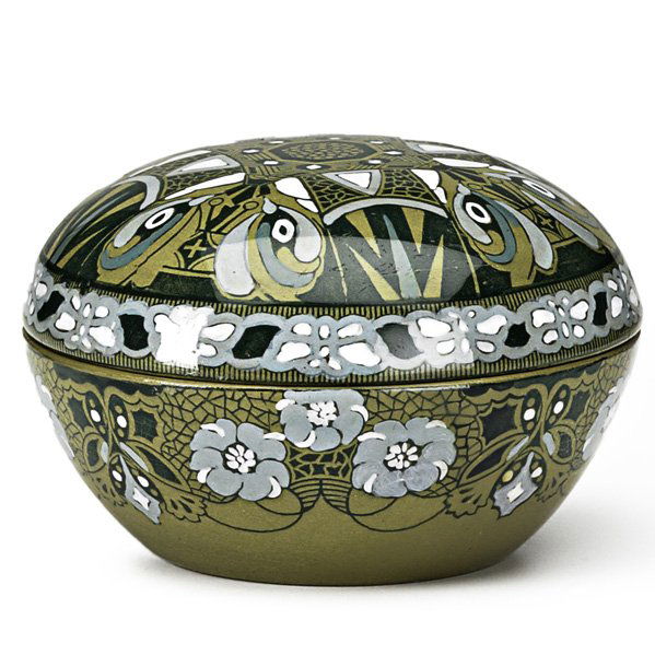 BUFFALO POTTERY Emerald Deldare Ware dresser box: BUFFALO POTTERY; Emerald Deldare Ware lidded dresser box; Marked 1911 Buffalo Pottery Emerald Deldare Ware Underglaze; 3" x 4 1/2" dia.