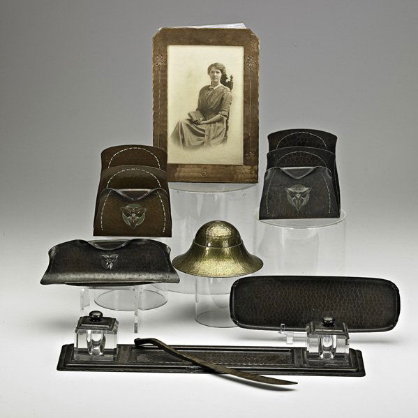 ROYCROFT Assorted hammered copper desk-set pieces: ROYCROFT; Eight assorted hammered copper desk-set pieces, East Aurora, NY: pen tray with twin inkwells, picture frame, two letter holders, etc.; All marked; Largest: 15" x 4"