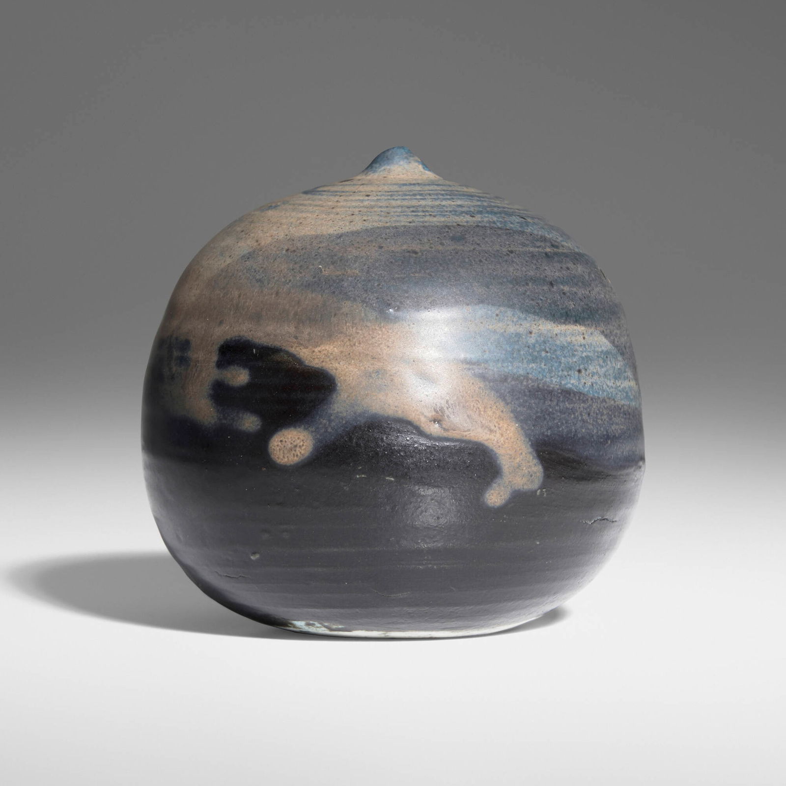 Toshiko Takaezu, Closed Form (with rattle) (1 of 4)