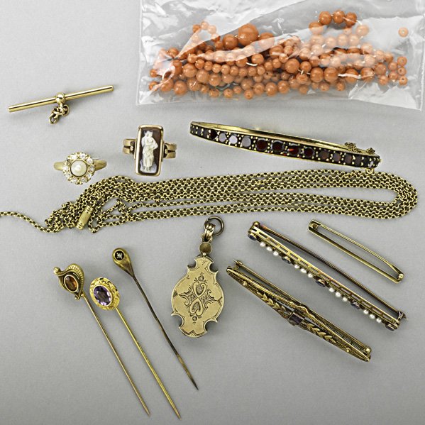 THIRTEEN PIECE JEWELRY COLLECTION, 1880-1920: Eleven 14k yg. pieces: locket; cable link chain, 45"; hard stone cameo ring; pearl and diamond ring; three stick pins; two bar pins; safety pin; fob. Gilt silver Bohemian garnet hinged bracelet; gradu