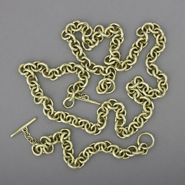 IPPOLITA 18K GOLD CHAIN NECKLACE AND BRACELET: Hollow-hammered round links with T-bar fasteners join to form 41" long chain. 57.3 dwt. (89.1 gs.), necklace: 32 1/2"; bracelet: 8 1/2", 4/10"