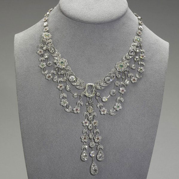 1341 PLATINUM DIAMOND GARLAND NECKLACE