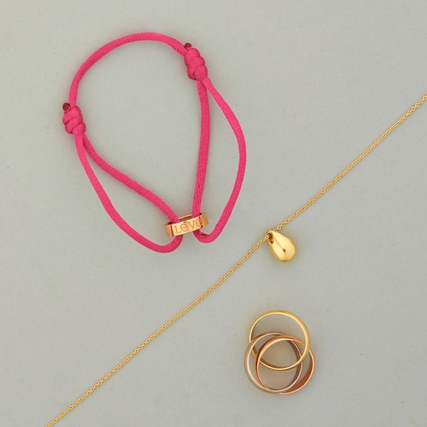 CARTIER OR ROBERT LEE MORRIS 18K GOLD JEWELRY: Cartier three color rolling ring, #IH1090, size 5; Cartier breast cancer "Charity" bracelet; Robert Lee Morris Studio "Bean" necklace; 10.6 dwt. GW
