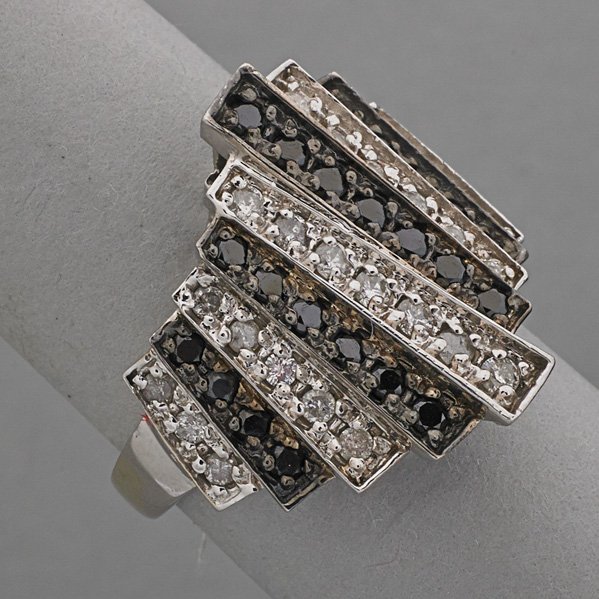 BLACK AND WHITE DIAMOND RING, LATE 20th C.: Art Deco design, approx. .75 ct. TW in 18k wg.; 4.7 dwt., size 7