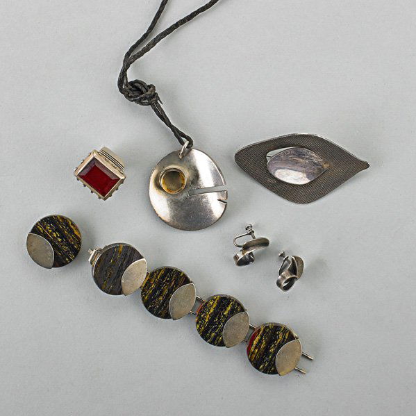 MODERN AND STUDIO SILVER JEWELRY, 20th C.: MODERN AND STUDIO SILVER JEWELRY, 20th C.; Ume Helmuth Moltke, Denmark S-link bracelet with stone disks (possibly pallasite meteor), 6 1/2" (has been repaired); Jenk ring with red gem, size 7; J. Tost
