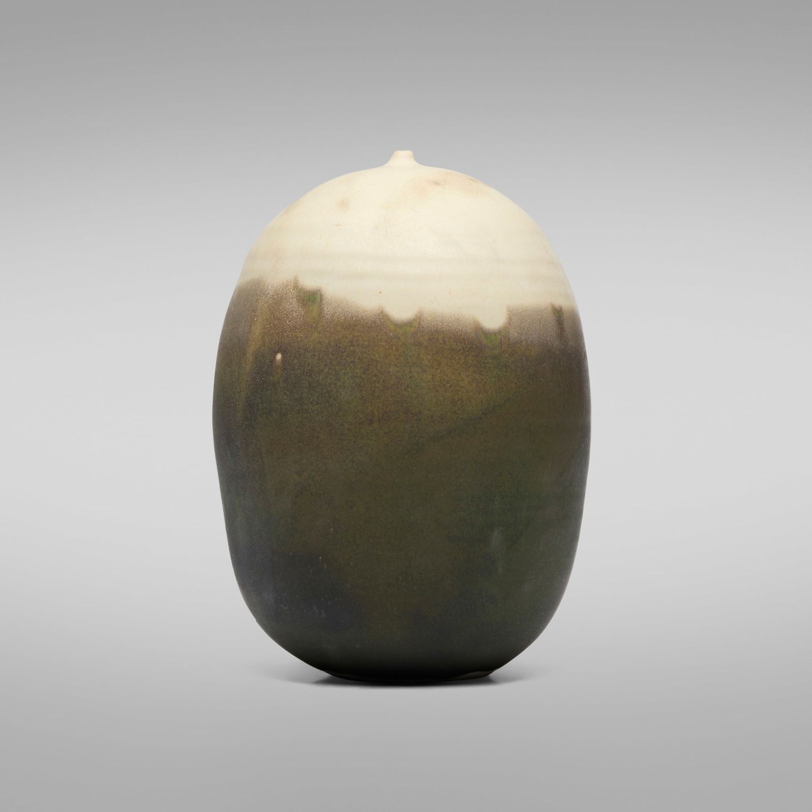 Toshiko Takaezu, Closed Form (with rattle) (1 of 3)