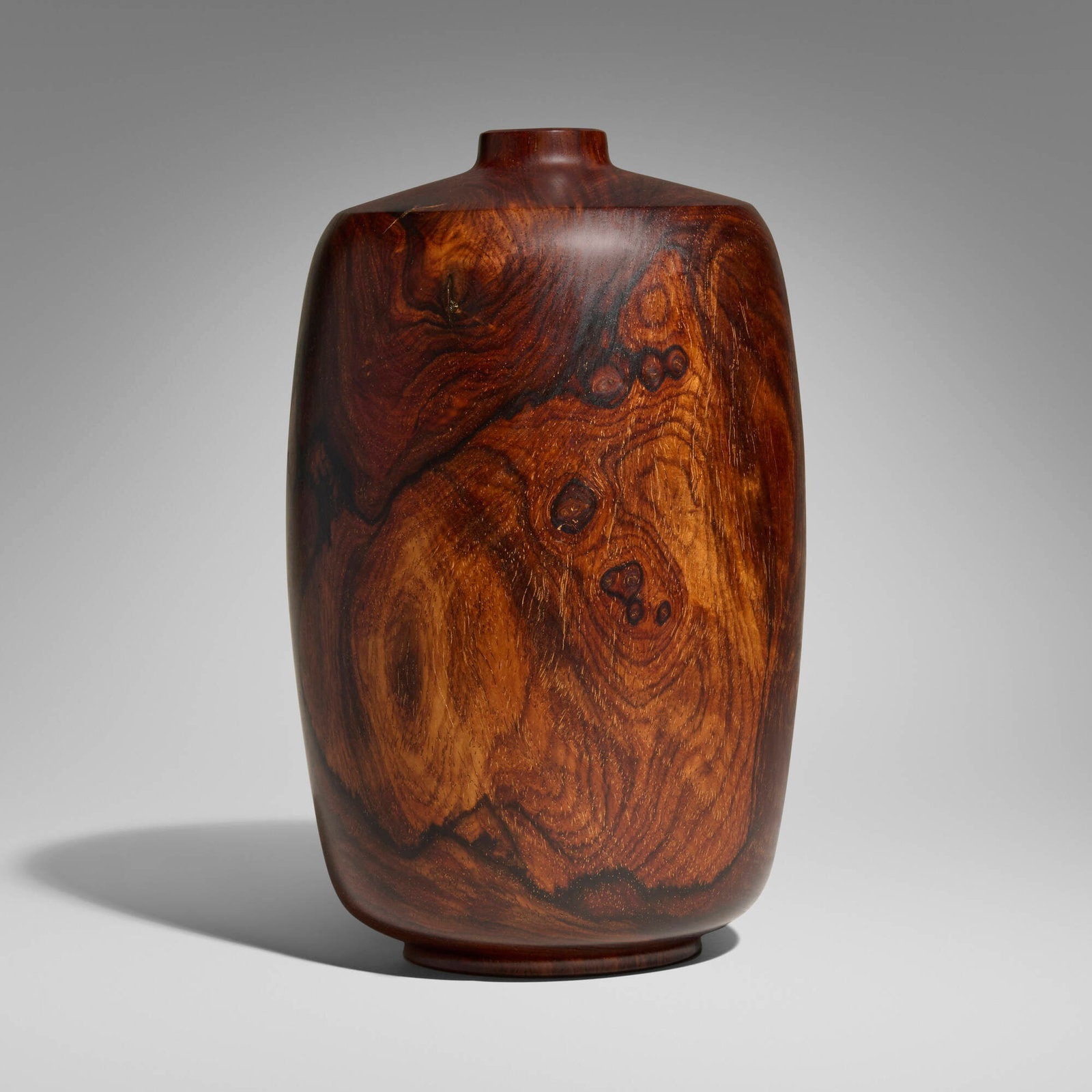 Dan Kvitka, Vase Form (1 of 5)