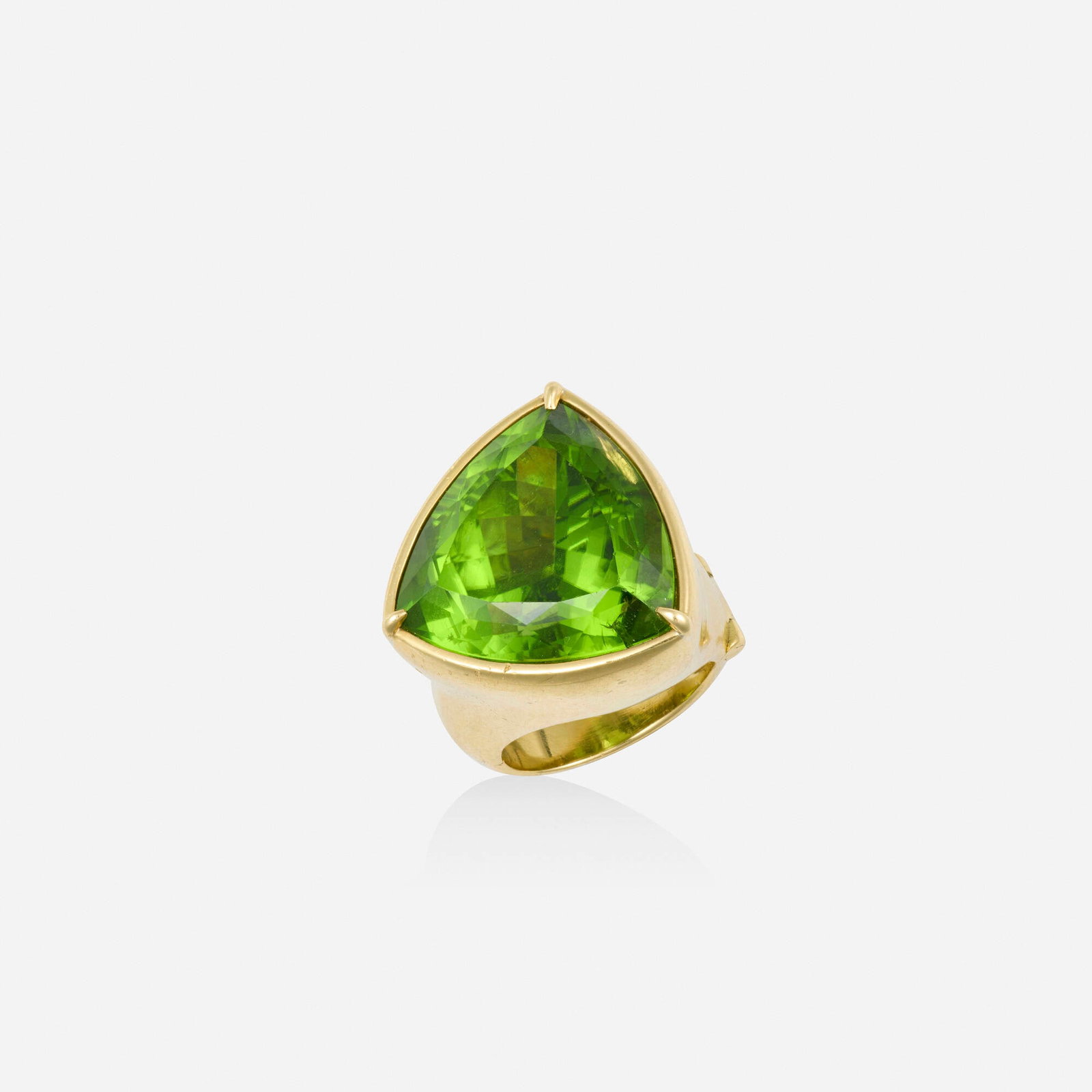 Andrew Clunn, Peridot and gold ring (1 of 3)