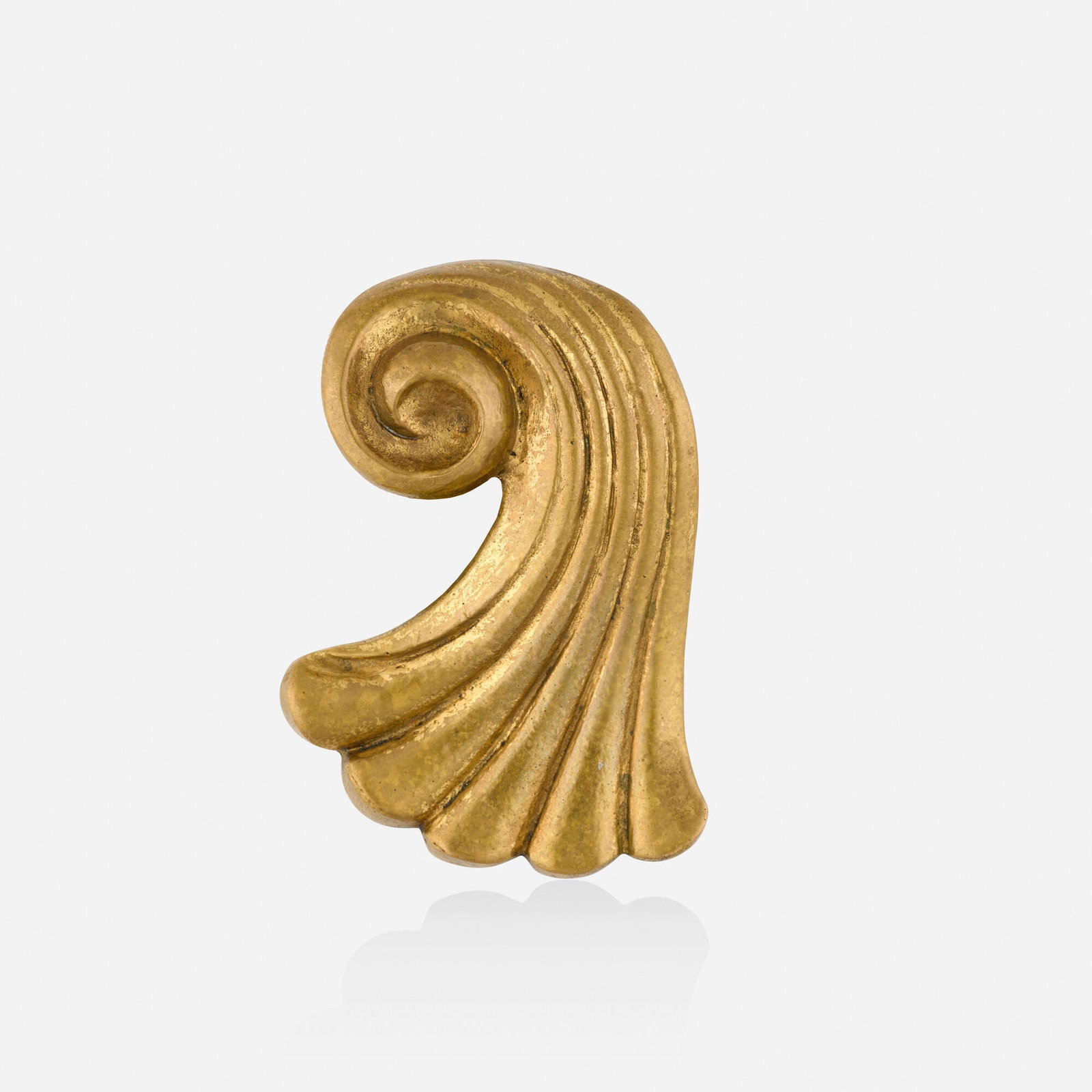 Line Vautrin, Gilt bronze clip: Line Vautrin Gilt bronze clip Sold with a forthcoming certificate of authenticity from the Association Line Vautrin. Of scrolling design; 1940s Gilt bronze Signed LV 2.50 x 1.75 in; Gross w