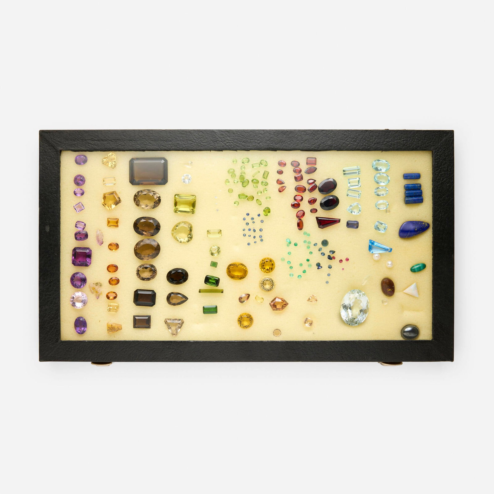 Collection of unmounted gemstones: Collection of unmounted gemstones Comprising 29 sapphires, 27 peridots, 21 garnets, 20 emeralds, 12 amethysts, 10 smoky quartz, 9 citrine, 6 diamonds, 5 lapis lazuli, 4 tourmaline, 4 brownish yellow t