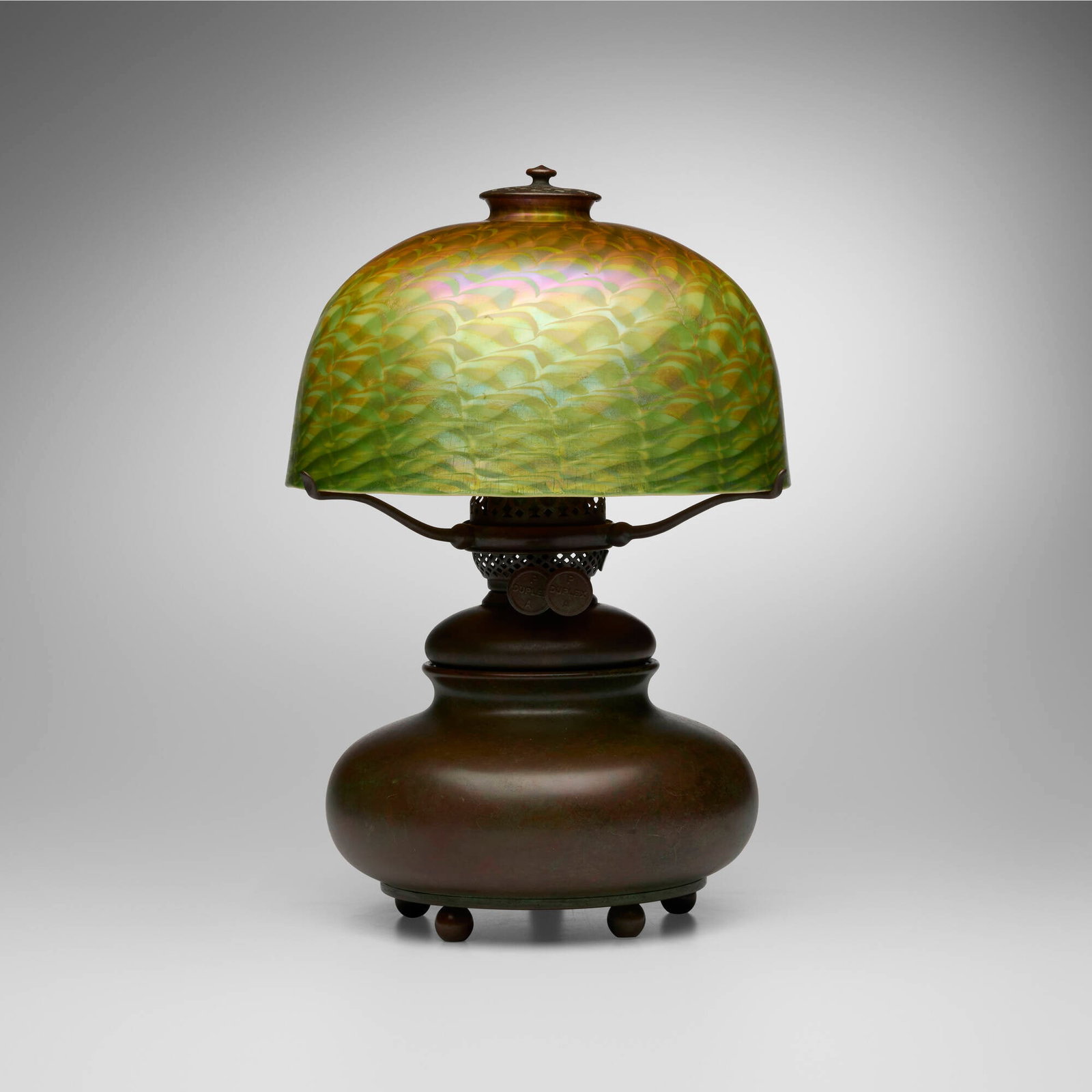 Tiffany Studios and Quezal, Table lamp (1 of 7)