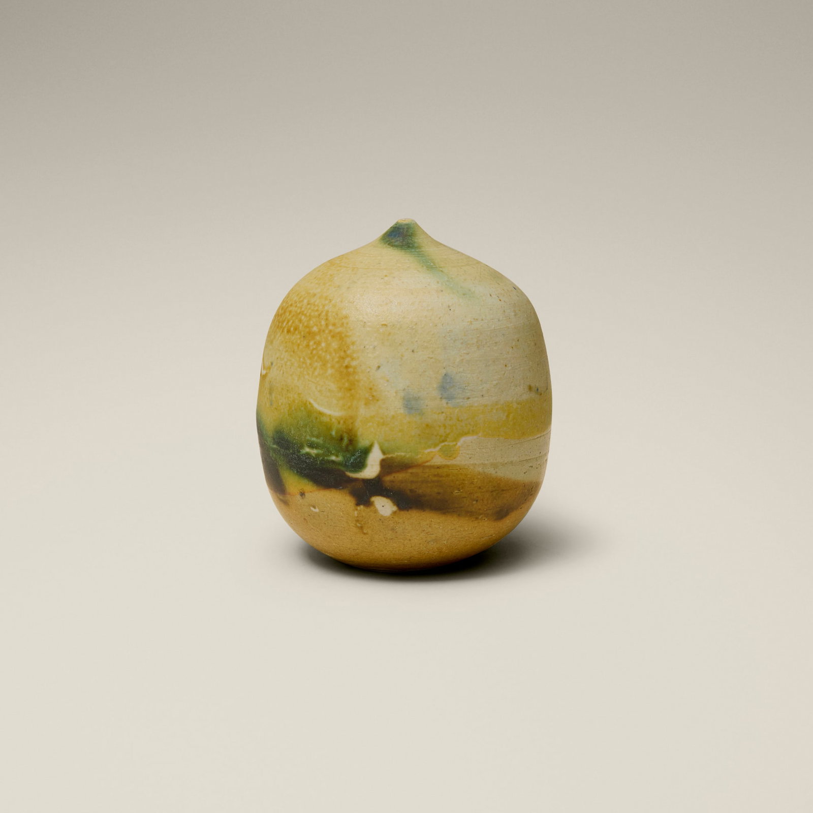 Toshiko Takaezu, Closed Form (with rattle) (1 of 6)