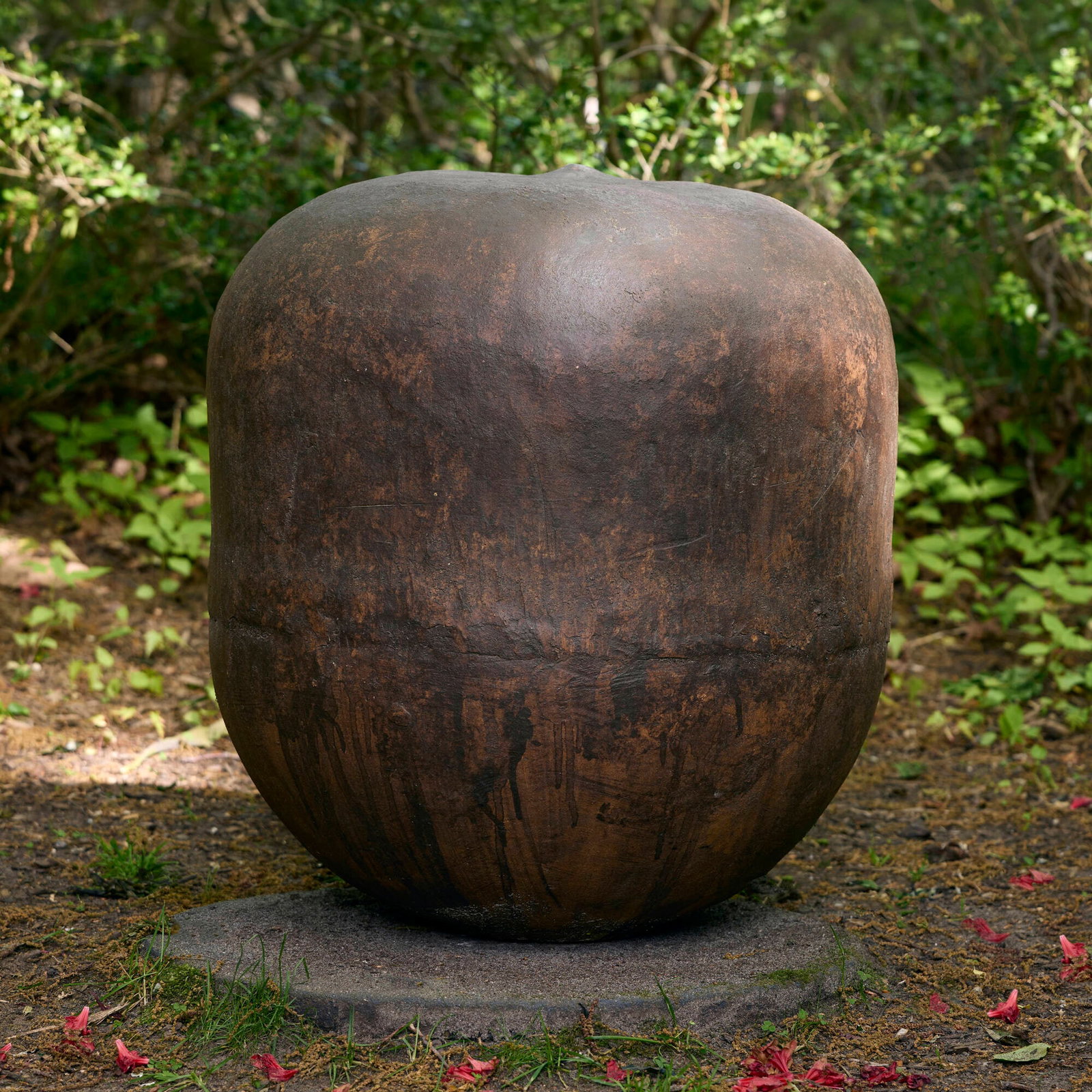 Toshiko Takaezu, Murphy: Toshiko Takaezu Murphy 1980 hand-built and glazed stoneware 25.5 h x 21.75 w x 23.125 d in (65 x 55 x 59 cm) Provenance: Gift from the artist in 2007, Collection of Jack Lenor