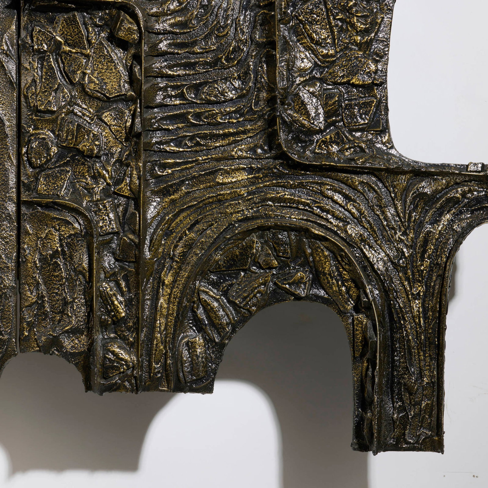 Paul Evans, Rare Sculpted Bronze wall-hanging cabinet - 3