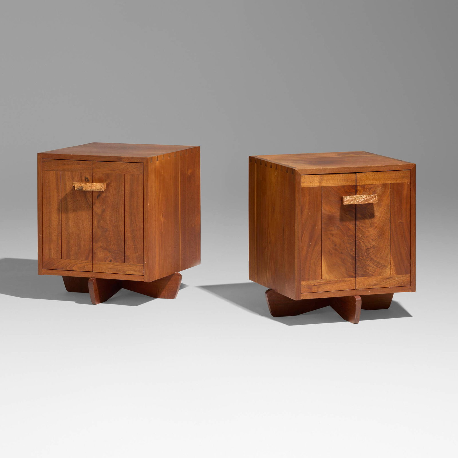 George Nakashima, Kornblut cabinets, pair (1 of 4)