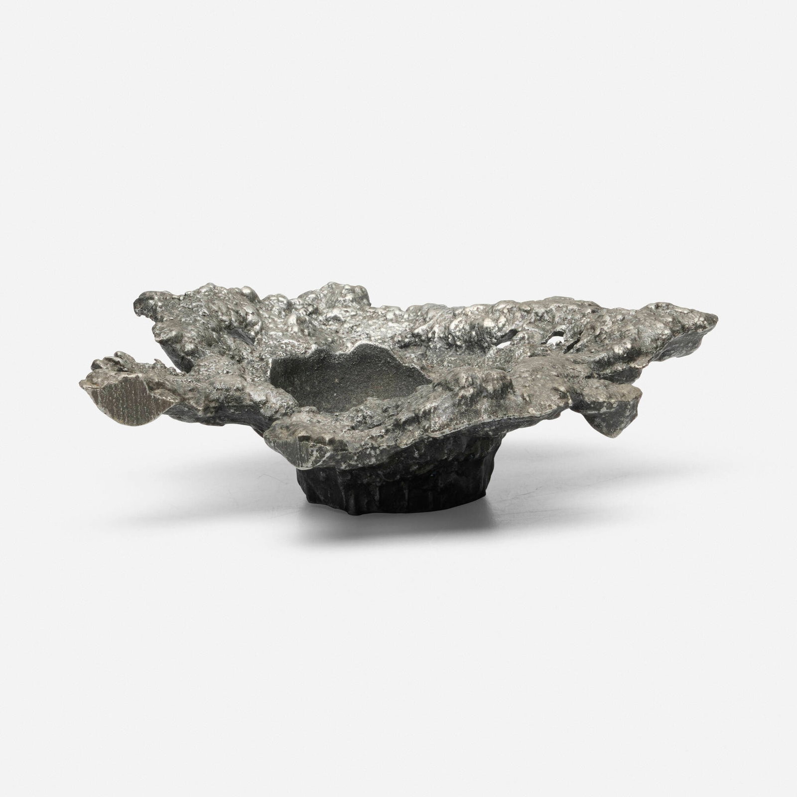 Paul Evans, Freeform Argente ashtray: Paul Evans Freeform Argente ashtray Paul Evans Studio USA, c. 1965 cast and patinated aluminum 2.5 h x 8.5 w x 7.75 d in (6 x 22 x 20 cm) This work will ship from Lambertville, New Jersey.