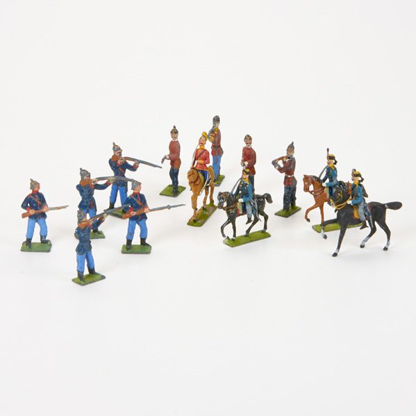 HEYDE (Attr.): 111 toy soldiers in various uniforms, Germany, mid-20th c.; Painted lead; Includes 83 riflemen in shooting position, 26 cavalrymen (all but three mounted), etc.; Unmarked; Tallest: 3”