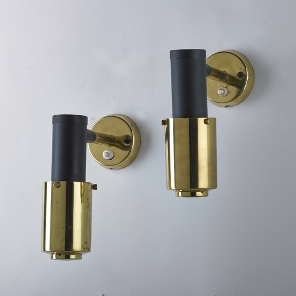 LIGHTOLIER: Pair of sconces, USA, 20th c.; Enameled metal, brass, glass; Unmarked; 7 1/2" x 2 3/8" x 7"