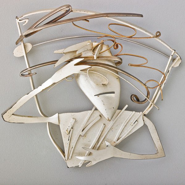BRUCE METCALF "THINK TOO MUCH" MIXED METAL BROOCH: Constructed of silver & brass with stainless steel pin stem, designed as an editorial cartoon commenting on the emotional state, it is a portrait of a former graduate student studying under the artist